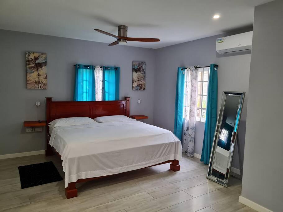 Coconut Creek Deluxe Suite Hyde Park Екстериор снимка