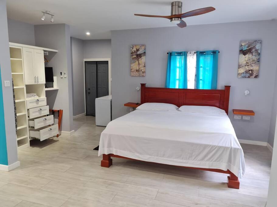 Coconut Creek Deluxe Suite Hyde Park Екстериор снимка